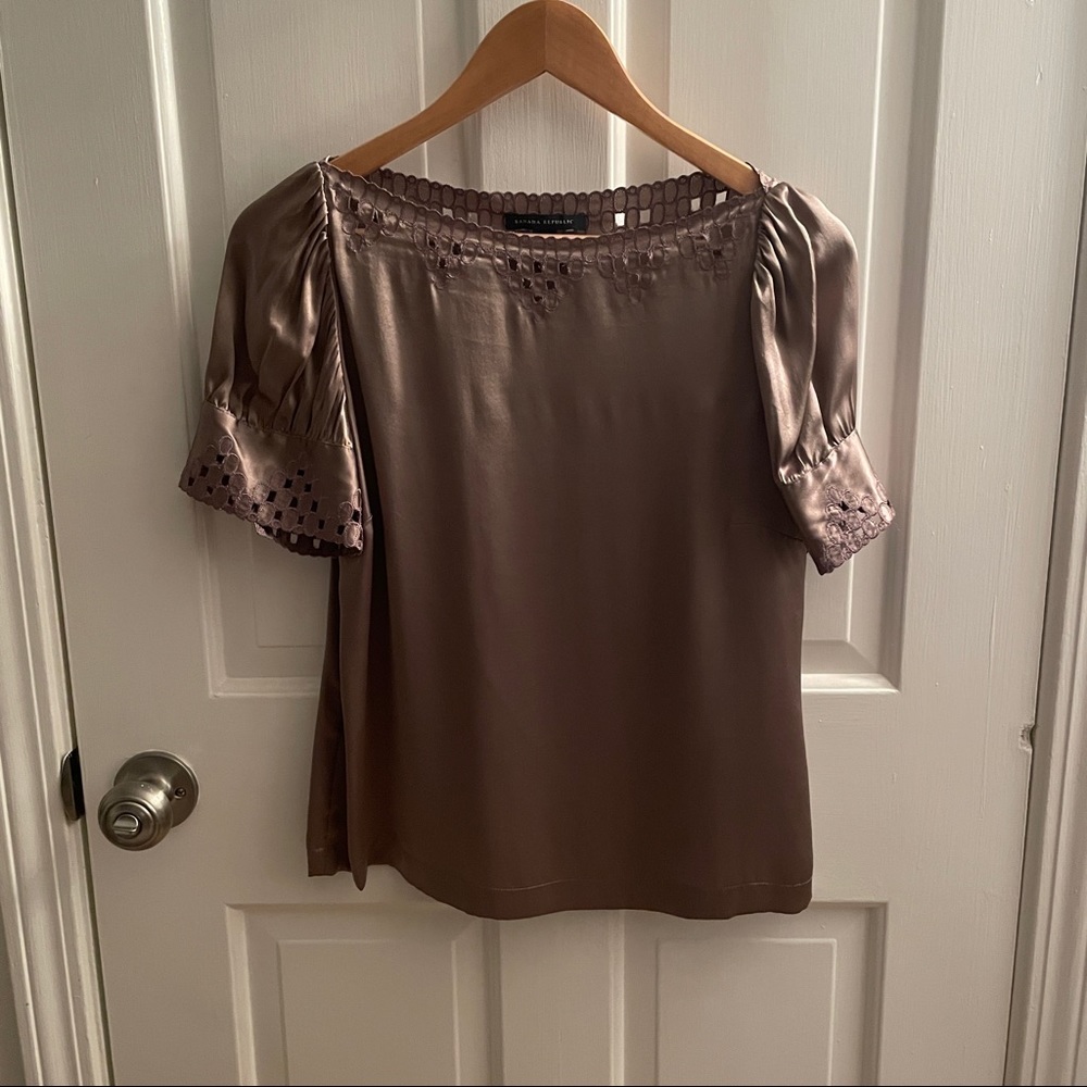 Silk short sleeve blouse in mauve color. Beautiful neckline. 100% silk.